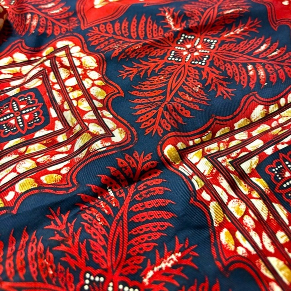 FASHION SCARFS Vintage Luxurious Red and Blue Silk Wrap with Intricate Patterns - Picture 2 of 2